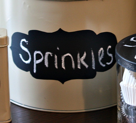spray paint old christmas tins for pretty storage containers, chalkboard paint, crafts, Free printable chalkboard label on my blog at
