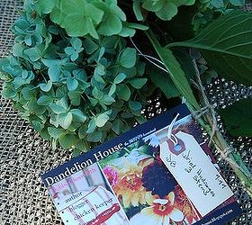 dried hydrangeas for fall crafting and decorating, crafts, flowers, gardening, hydrangea, seasonal holiday decor