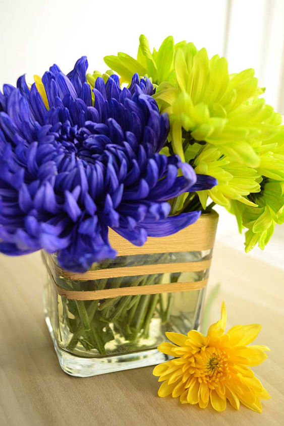 como adicionar um toque de ouro decorao da sua casa, Adicione flores divertidas