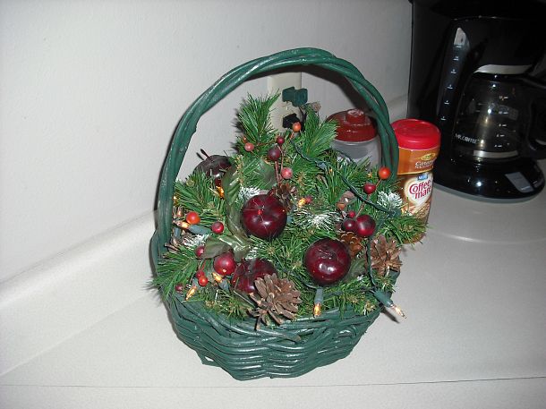 grapevine wreaths baskets i have made, crafts, seasonal holiday decor, wreaths, Use to make so many of these lighted baskets even made them out of the big popcorn tins for people with fireplaces and they came out so nice cannot find my pics on them made grapevine trees for walls w lights too these are fun