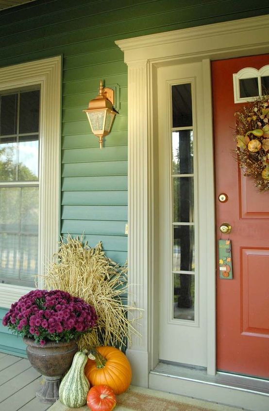 fall front porch decor, porches, seasonal holiday decor, The copper light I DIYed looks pretty good with all the fall colors