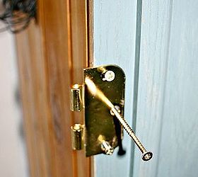 how to fix a stripped hole in wood, home maintenance repairs, how to, windows, woodworking projects, Using a bigger screw to secure a door hinge