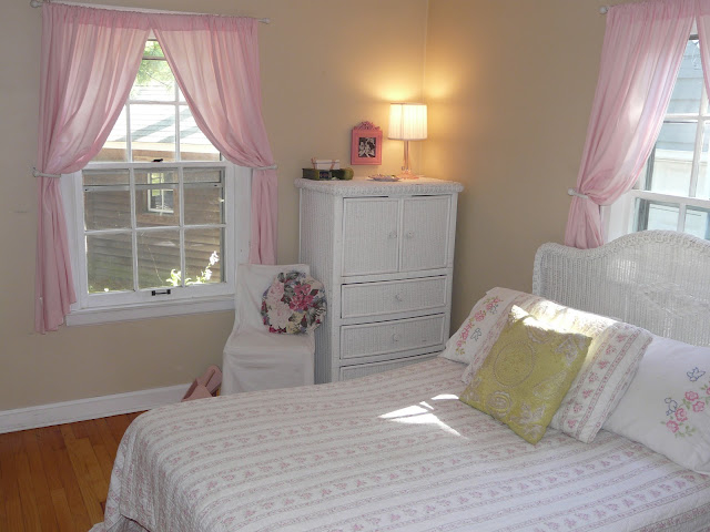 a country living inspired bedroom makeover, bedroom ideas, home decor, The Before