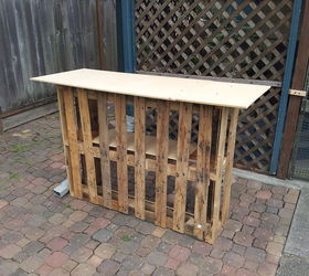 building a tiki bar from pallets, bar made from pallets