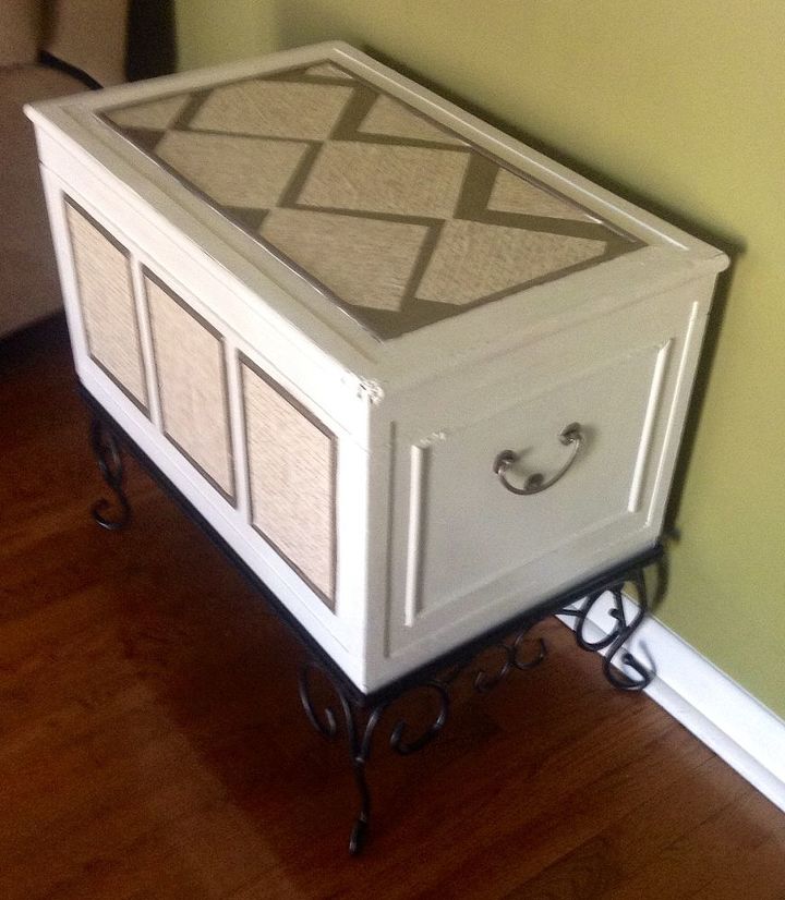 from old and tired to bright and fresh chest trunk re do, chalk paint, painted furniture, I also painted the handle with same metallic paint