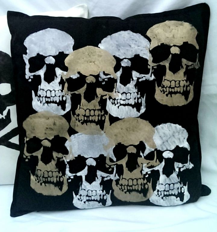 creepy halloween cushions, crafts, halloween decorations, seasonal holiday decor, scary scull cushion