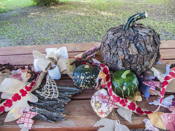 swagging out a little corner for fall, outdoor living, seasonal holiday decor, I just had to see what this paper leaf swag looked like decking out some pumpkins