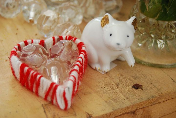 cookie cutter christmas craft, christmas decorations, crafts, seasonal holiday decor, 1 heart cutter 3 ways I adore these and they are so easy to make Simply choose your wool and get wrapping You can see the up cycled Xmas lights making another appearance here too