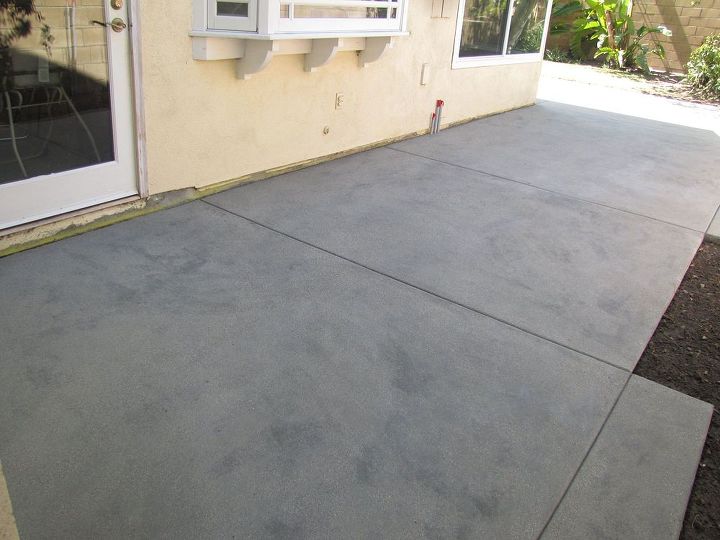 newly poured concrete has dark spots and streaks throughout help