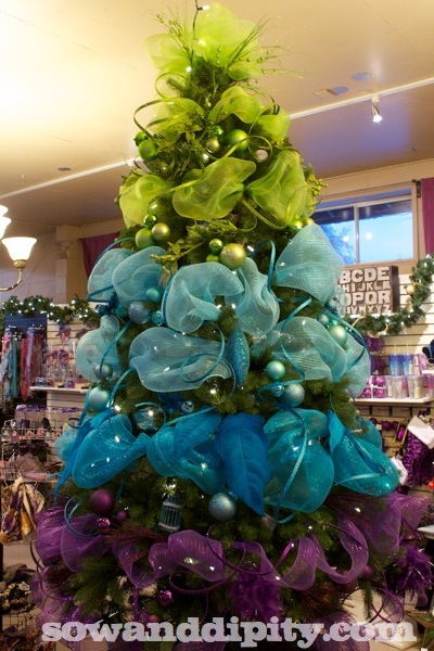 10 cool diy christmas decor idea s, christmas decorations, crafts, seasonal holiday decor, wreaths, Peacock is out Ombre is in here s my version of this popular color trend using this famous color combo