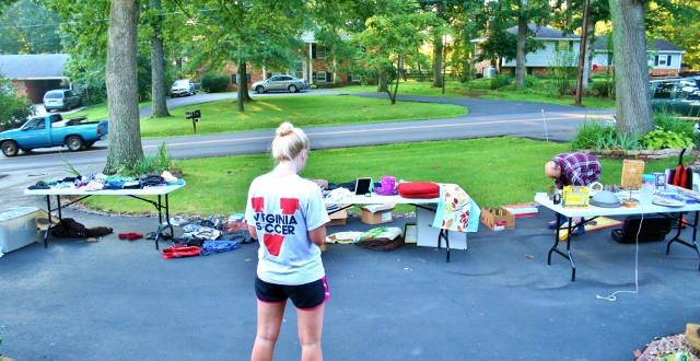 lessons learned and tips from a yard sale, organizing, Friends make yard sales more fun and successful