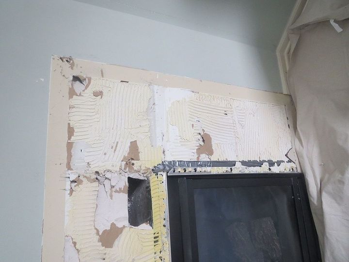 actualizacin de la chimenea de un condominio, deconstrucci n encontr azulejos instalados en drywall regular ikes con un poco de ayuda de cinta adhesiva Realmente