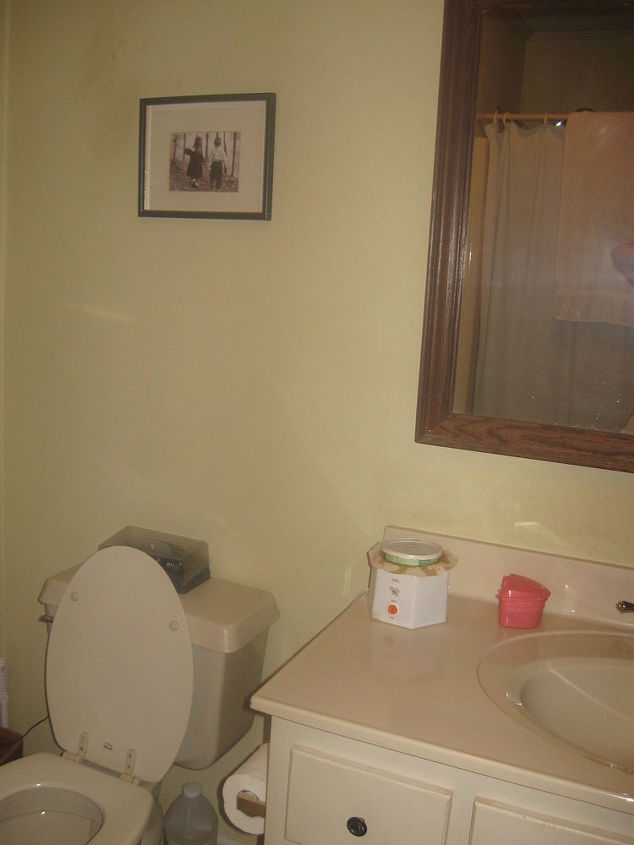 i need some help figuring out what to do with our bathroom i want a different color, bathroom ideas, painting