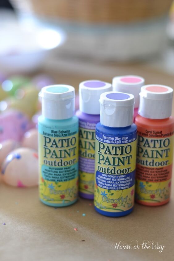paint splattered easter eggs, crafts, easter decorations, painting, seasonal holiday decor