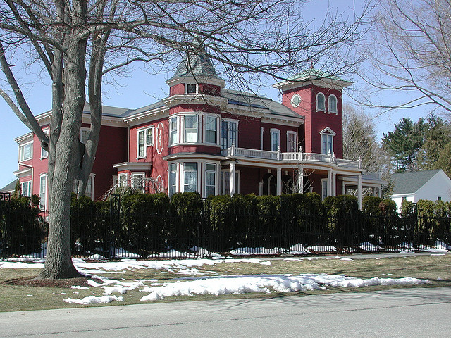 stephen king s house in bangor maine, architecture