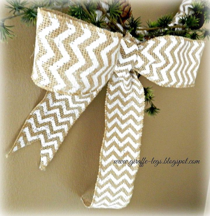 5 minute chevron and pinecone wreath, crafts, seasonal holiday decor, wreaths