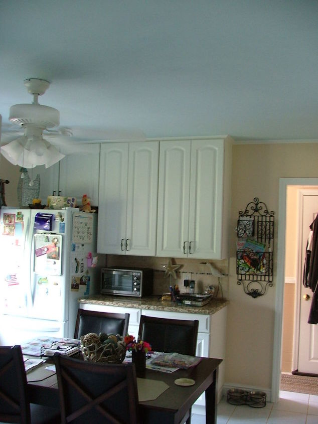 painted my kitchen ceiling a light blue