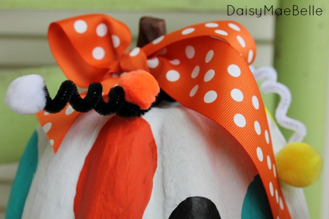 painting pumpkins, crafts, halloween decorations, seasonal holiday decor, And giant bows