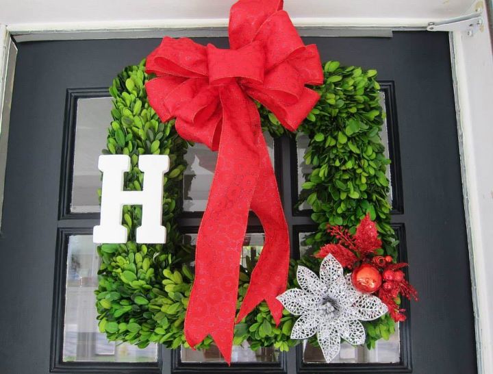 10 diy holiday wreath ideas, crafts, seasonal holiday decor, wreaths, 2 Holiday Monogram