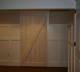 puerta de granero utilizando un riel de armario