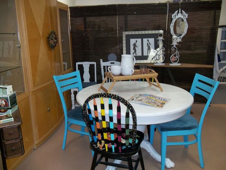 l really love the idea of mixing and matching, chalk paint, painted furniture