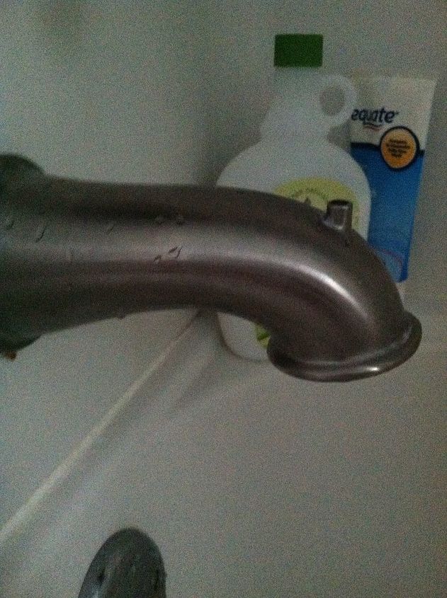 el desviador de la ducha se ha roto, Y no no puedo quitar eso de la pared