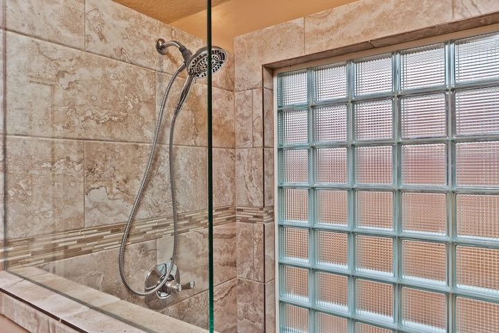 entre e aproveite, A telha de bloco de vidro e o vidro sem moldura fazem a diferen a neste chuveiro aberto Lindo