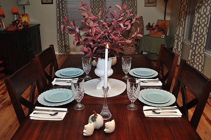 non traditional thanksgiving tablescape, seasonal holiday d cor, thanksgiving decorations, Not using a tablecloth was an easy decision The wood is the tablecloth