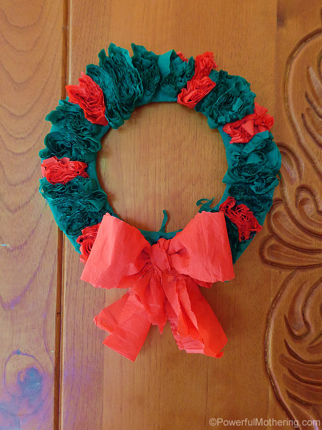 quick and easy christmas wreath, christmas decorations, crafts, seasonal holiday decor, wreaths, Quick and Easy Christmas Wreath a Kids Activity