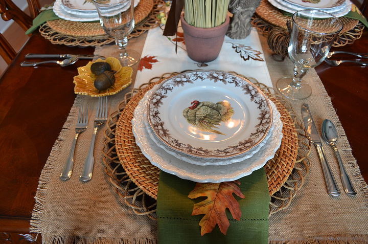 thanksgiving tablescape, seasonal holiday d cor, thanksgiving decorations, Salad plate from William Sonoma