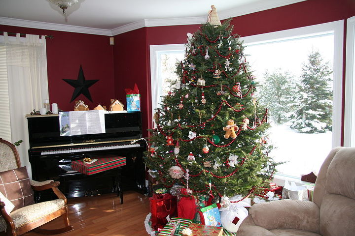 my favorite room in my house is my living room, christmas decorations, seasonal holiday decor