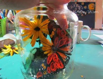 borboleta de papel quilled em uma jarra, Borboleta com babados em uma jarra de papel