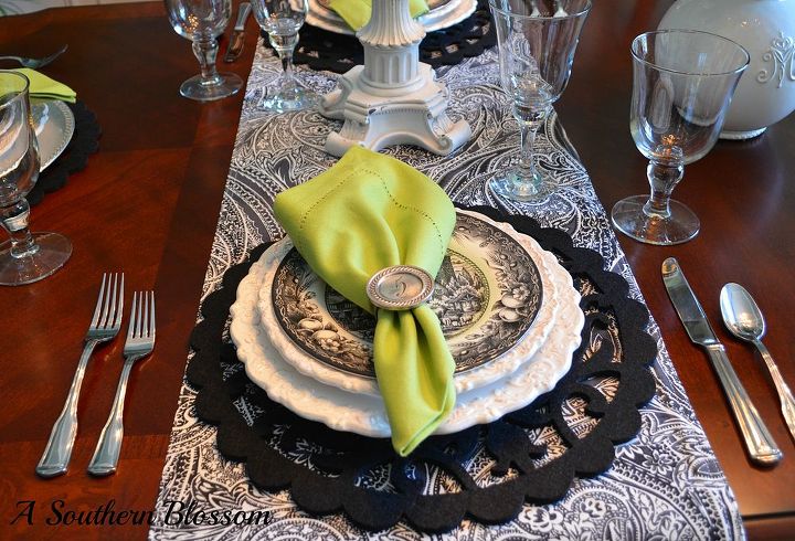 last tablescape before fall, home decor, Black and white with accents of green
