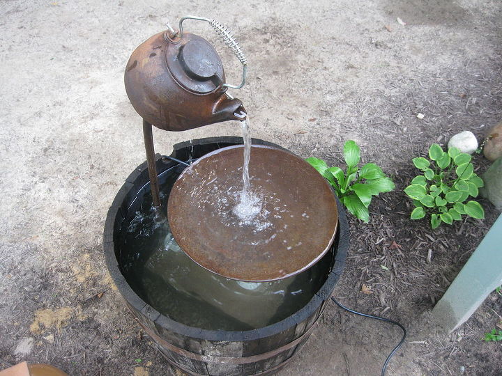 instrucciones de la fuente de la tetera, A adimos agua y ya est La unidad es libre de pie por lo que puede ser nivelado y no hay agujeros perforados en el barril de whisky Lo guardo todo cada invierno y lo saco y lo monto en primavera