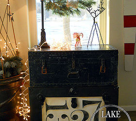 painting an old metal trunk, painted furniture, repurposing upcycling