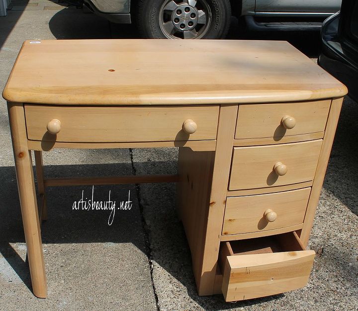 simple and sweet desk makover, painted furniture, Here is the before pic kind of beat up and outdated and missing a handle