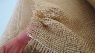 How To Cut Burlap So That It Won’t Unravel | Hometalk