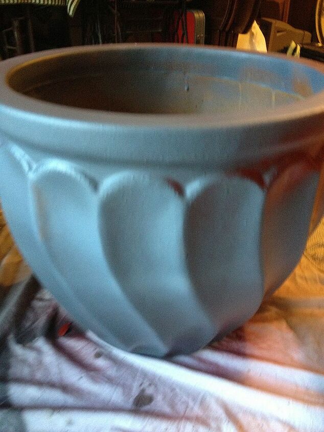 q help or suggestions on ceramic pot, crafts, painting, repurposing upcycling, primed