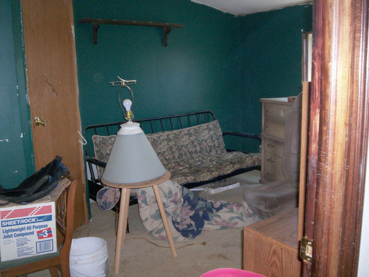 guest room remodel, bedroom ideas, home decor, Before 1 carpet ruined door has hole in it walls well look at next photo