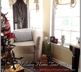 my 2013 holiday virtual open house, seasonal holiday d cor, Sitting area in the corner of the sunroom near the tree