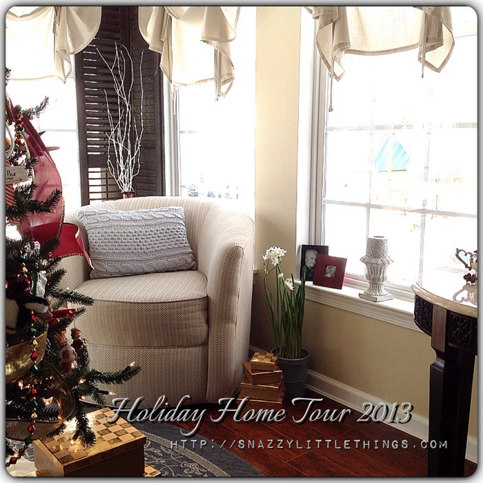 my 2013 holiday virtual open house, seasonal holiday d cor, Sitting area in the corner of the sunroom near the tree