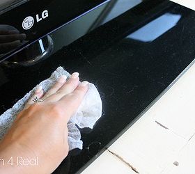 the easiest way to dust your electronics, cleaning tips, Wipe the dust off using the old dryer sheet