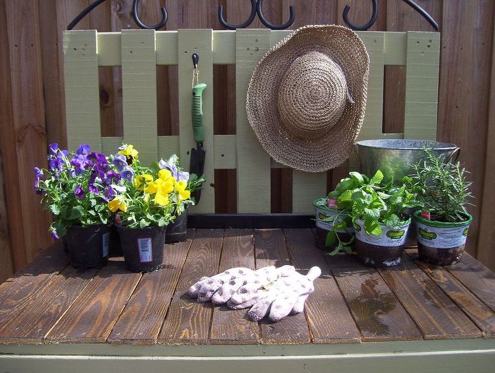 pallet potting table, gardening, pallet, Stained top