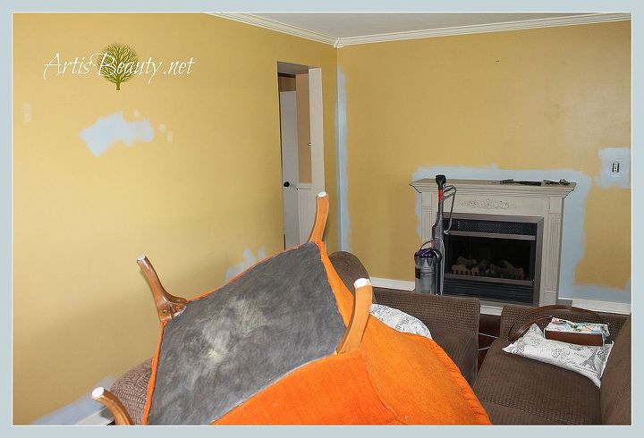 living room makeover reveal, home decor, living room ideas, The before The decor in the room revolves completely around my Sleepy Hollow orange chair that I got at Goodwill for 10