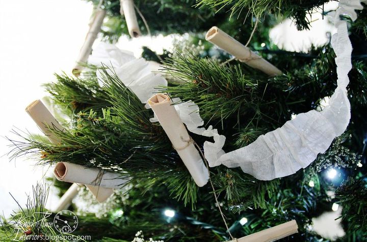 an old fashioned christmas tree, seasonal holiday d cor, Rolled up book pages strung on jute twine and crepe paper streamers are perfect for a vintage style Christmas tree