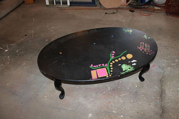 quick stenciled coffee table makeover trash to treasure, painted furniture, You can see here what I was working with for the before