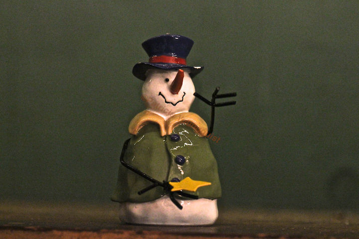 oh christmas tree oh christmas tree how lovely your trunk part 2, seasonal holiday d cor, wreaths, Close up of yet another one of the snowmen waving who is admiring the large snowman made by the artist featured