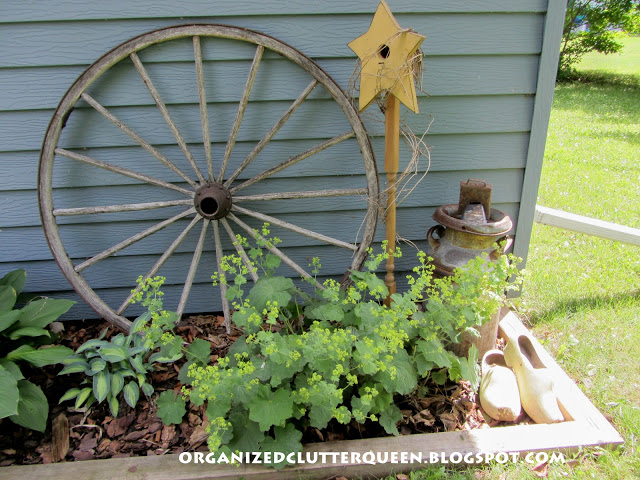 the secret to great junk garden vignettes, flowers, gardening, repurposing upcycling, An old wheel