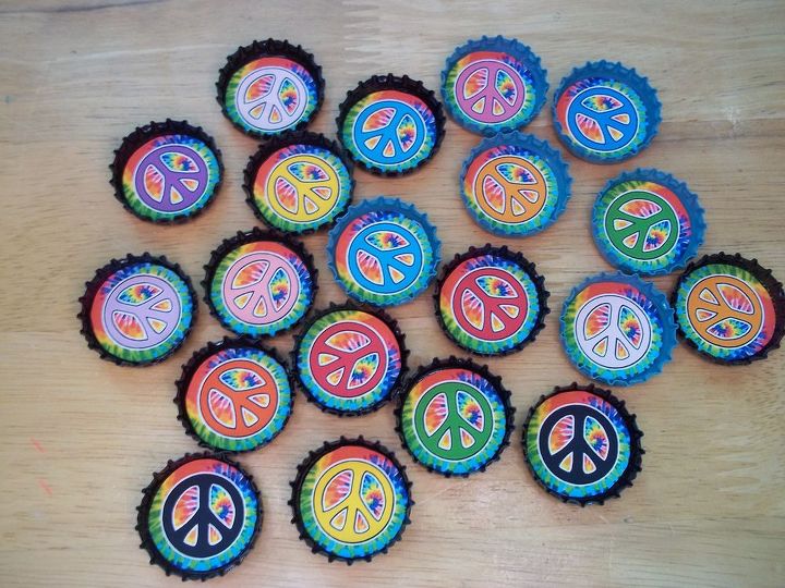 bottle cap projects, crafts, Peace Sign Magnets