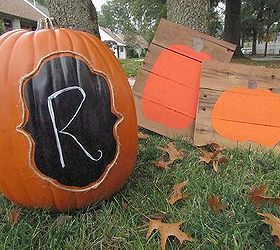 pumpkin decorating contest get your decorating crafting game on, crafts, halloween decorations, pallet, seasonal holiday decor, PHoto courtesy of diyhuntress com